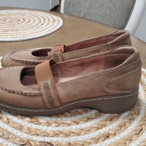 Yellow Box Apricot Leather Womans Loafers, Size 6.5 - Picture 4 of 8